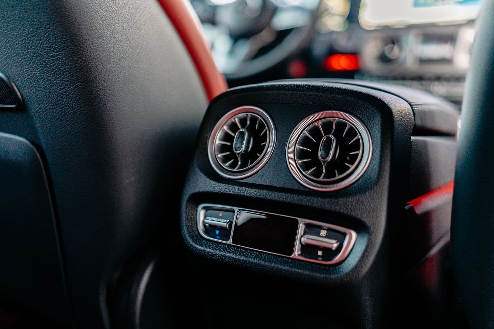 Car air conditioning controls and vents